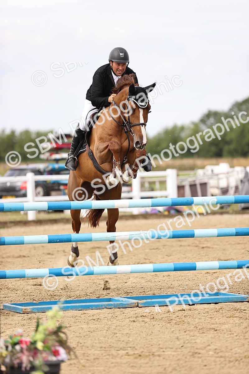 SBM_009556 - Class 8 - Senior Newcomers - 1.10  Open