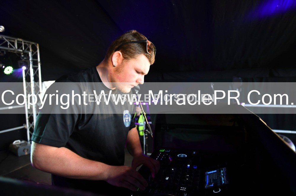 SH4_9974 - Tj the DJ