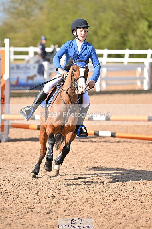 240504A-091701-00067 - Cls 11 Clear Round 50cm