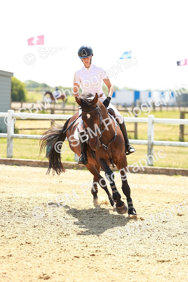 SBM_001517 - Class 4 - Senior Newcomers - 1.10m