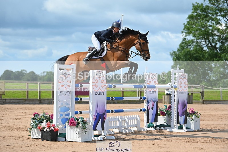 230721A-104731-05445 - Cls 6, 2 Star Medium 1.35m