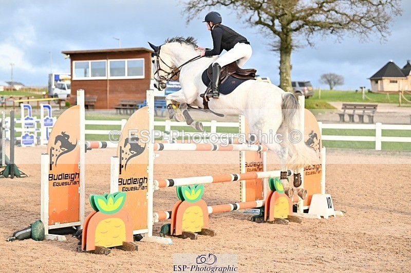 241208-135940-01856 - Cls 22 Foxhunter and 1.20m Open