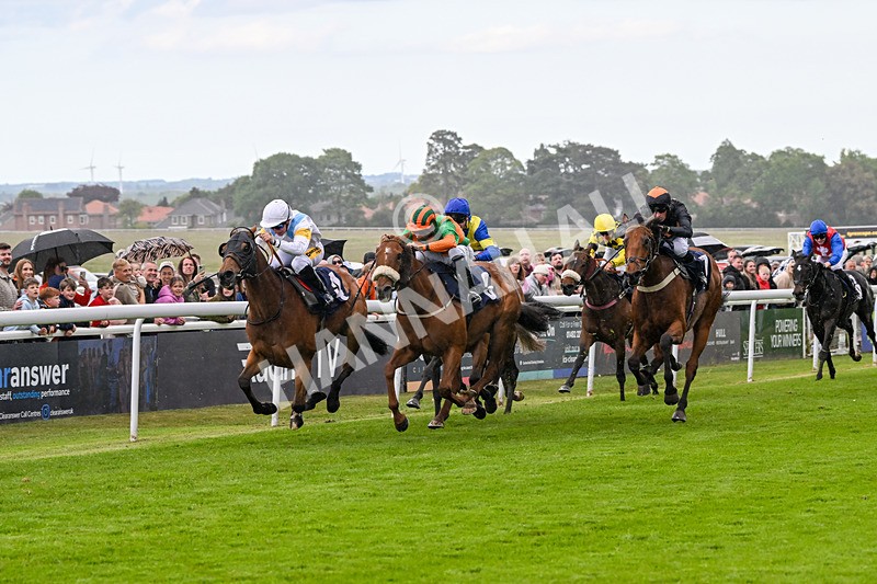 280525-Race 5-Hostelry-5600 - Race 5