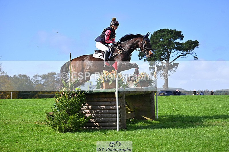 241025-114240-06757 - 055-Ellie.Fredericks-UPPER.CLASS.BRIT