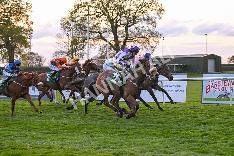 220425-Race 8-Dumfries-9636 - Race 8