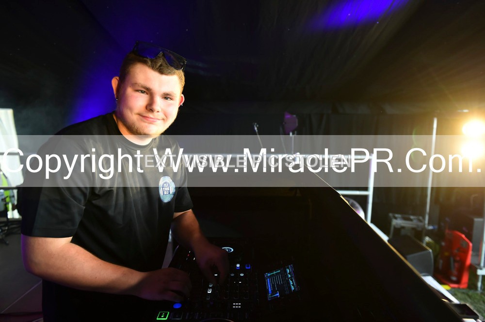 SH4_9931 - Tj the DJ