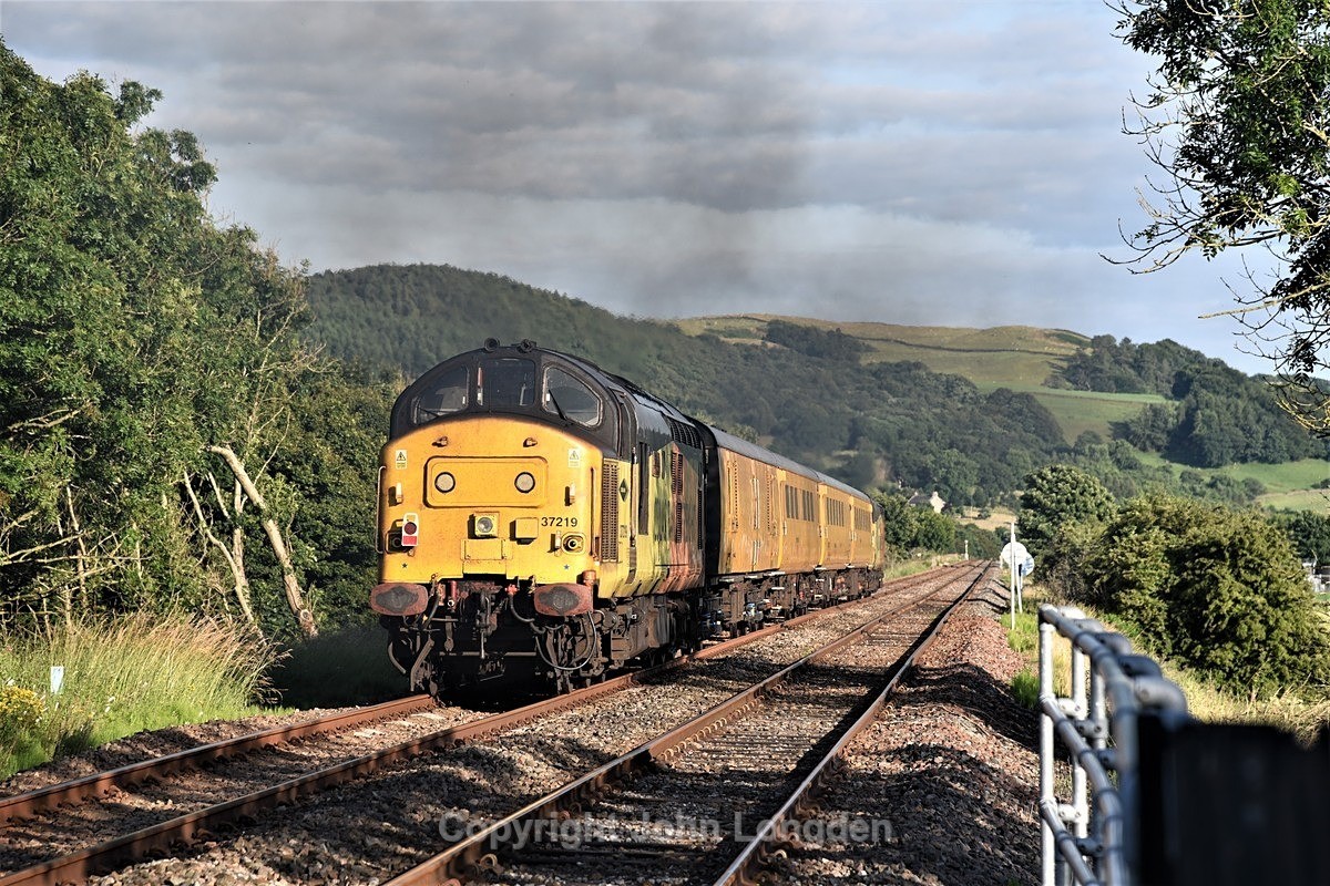 JL - 16.7.21 37219 & 37116 1Q83 Blackpool North - Derby, Giggleswick - Little North Western (west to east)