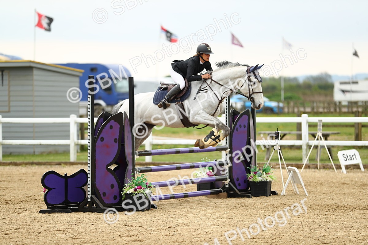SBM_000587 - Class 2 - Senior British Novice 90cm