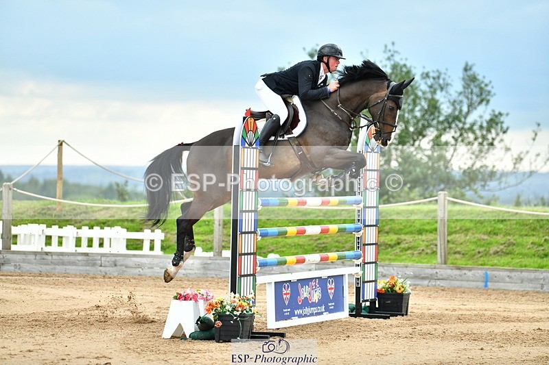 230720A-154100-03988 - Cls 9, 2 Star Big 1.40m Start to break