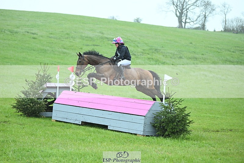 250418-123336-02770 - 080-Tichy.Sanders-SPARHANGER.VELVET