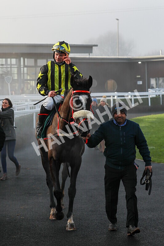 281224-Race 1-Not Staying Long-1259 - Race 1