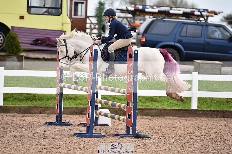 231203A-114110-00935 - Cls 4 Newcomers & 1m Open