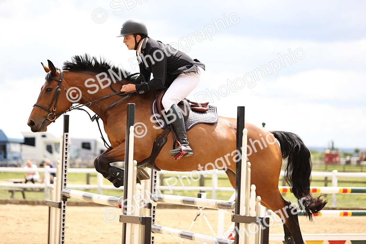 SBM_003139 - Class 11 - Senior Newcomers - 1.10m