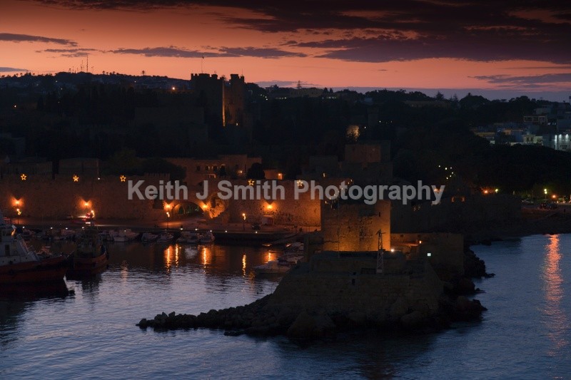 YR6M8149 (RM) - While your were sleeping