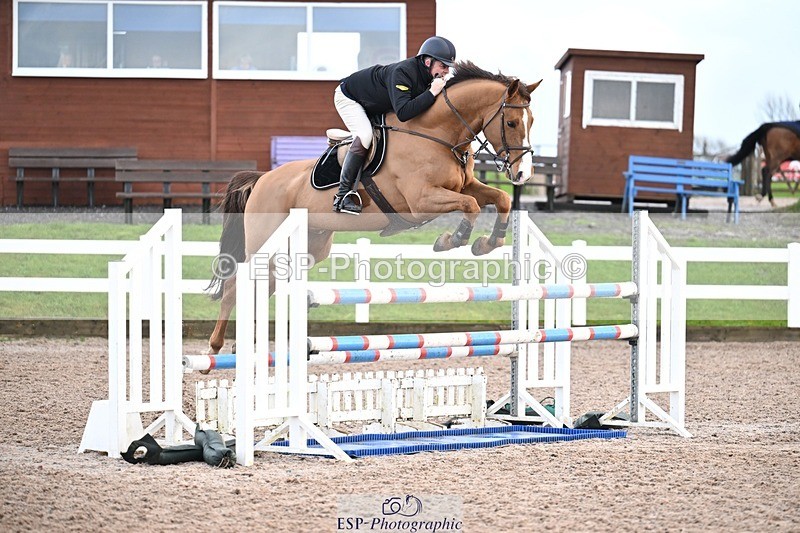 251206-122910-00967 - Cls 12 Snr Newcomers and 1.10m