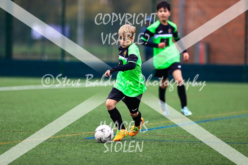 1DX30373 - 2025-10-12 FC Abbey Meads U14 Orange V Kingsdown Lions U14