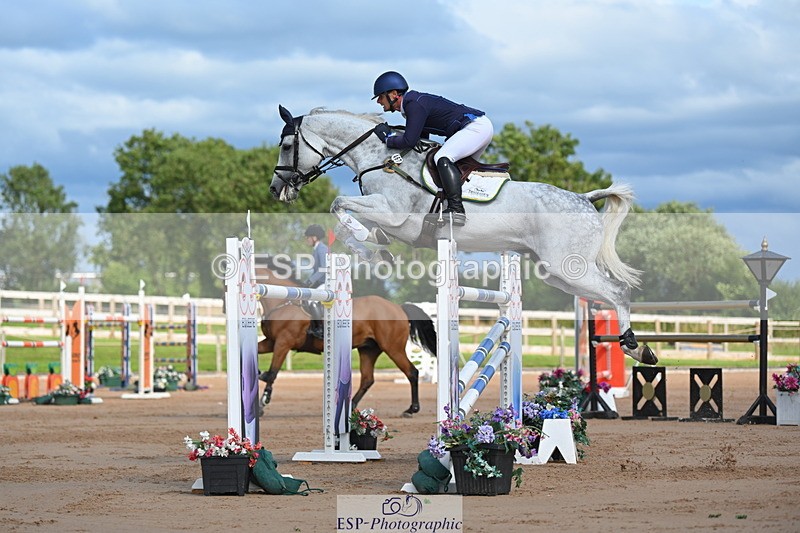 230721A-171503-08052 - Cls 10, 2 Star Big 1.45m Break to End