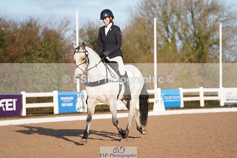 241214-104404-00244 - 146-CHLOE.DUNN-Towerhill.Shamie