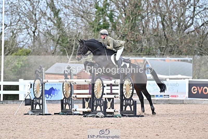 251126-132457-00572 - Cls 5 Foxhunter and 1.20m