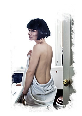 Maggie as Cleo in a bath - Portrait in digital