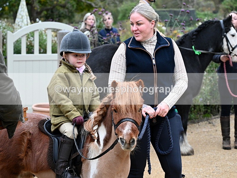 WJ7_6022 - Berks & Bucks - Children's Meet - The Old Farmhouse – Steventon.