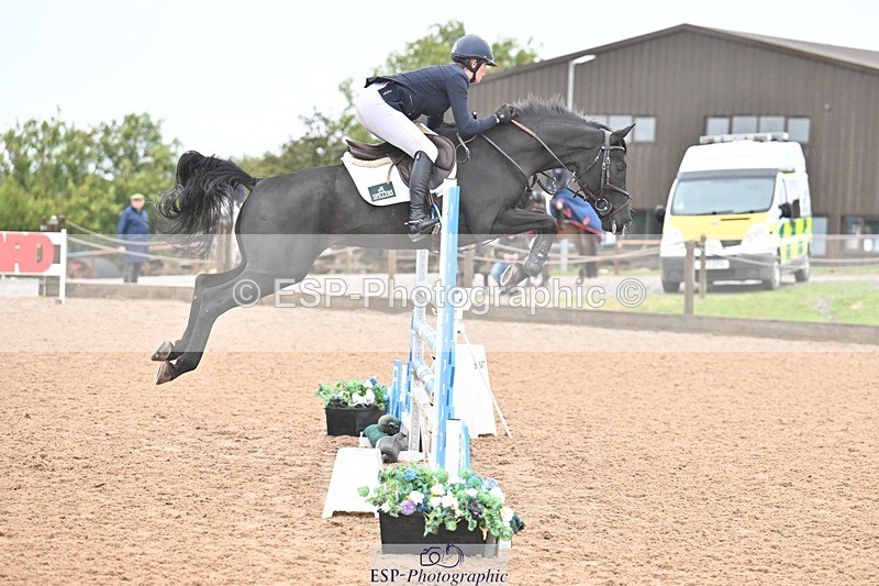 251003-131448-01064 - Cls 3 Foxhunter and 1.20m