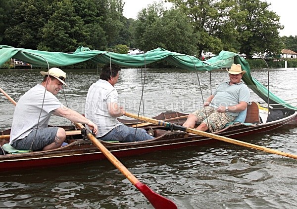 090704 THREE MEN IN A BOAT IMG_7895 - HENLEY REGATTA  SATURDAY 4th JULY 2009