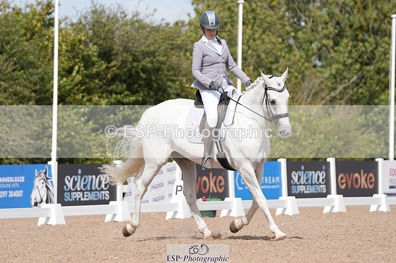 250906-122620-02342 - 070-Charlotte.DoreyDeards.Silver.Bounce