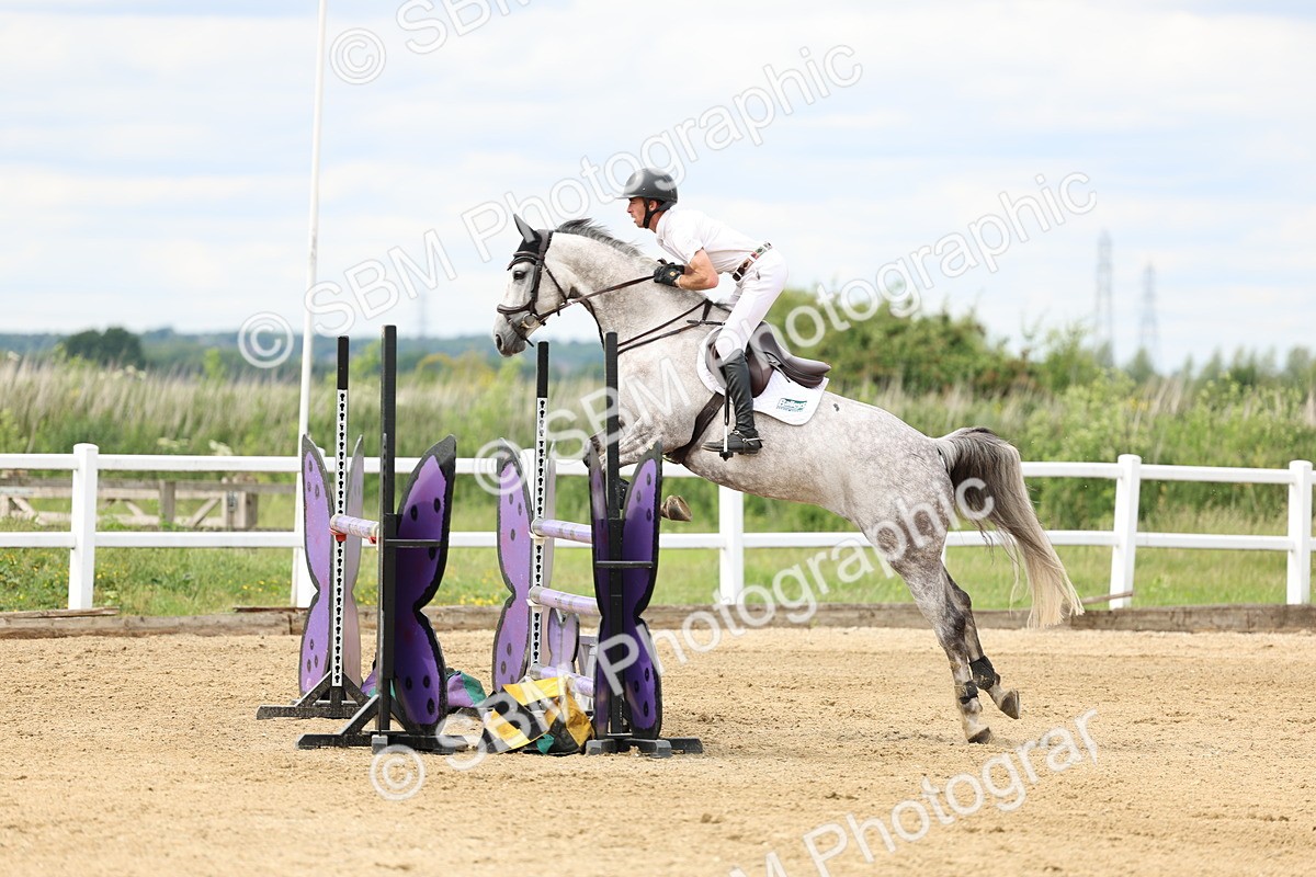 SBM_006099 - Class 19 - Senior Newcomers - 1.10m
