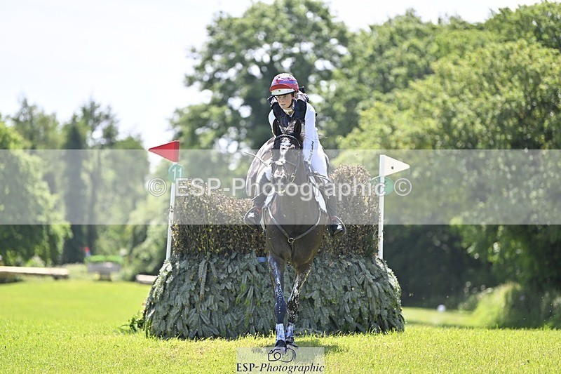 240525-121424-13188 - 370-STORM_IN_DECEMBER-Claire_Fielding