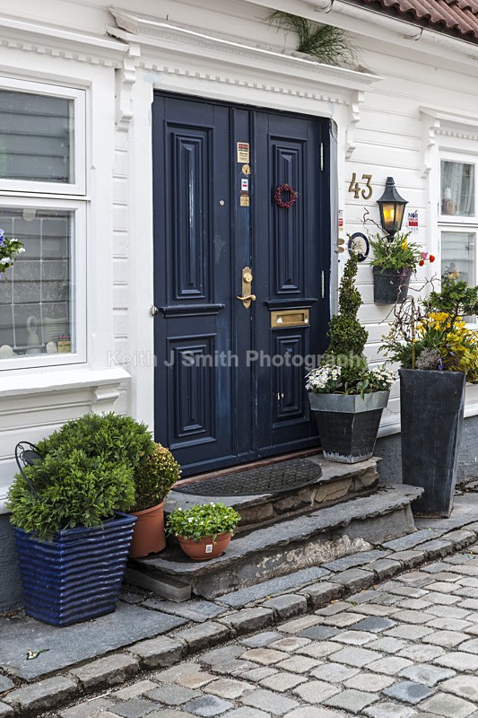 YR6M1810 - Worldwide