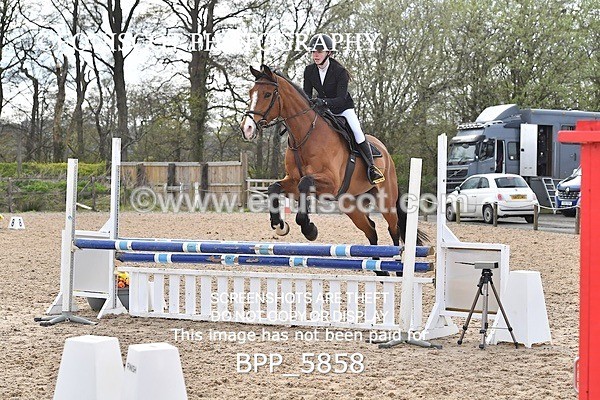 BPP_5858 - CLASS 24 SUN Senior British Novice/ 90cm Open