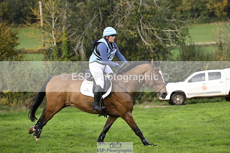 251024A-153318-15037 - C-240-Issy.Hollidge