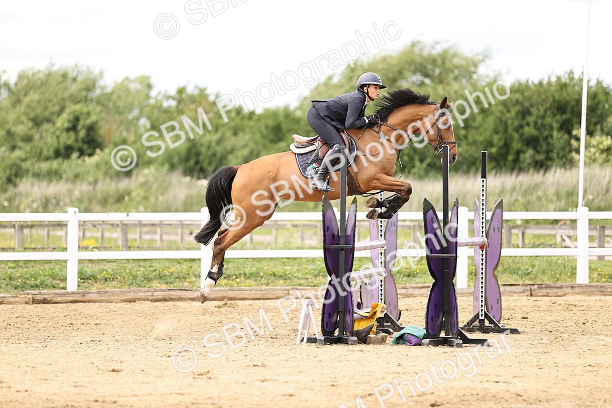 SBM_003307 - Class 11 - Senior Newcomers - 1.10m