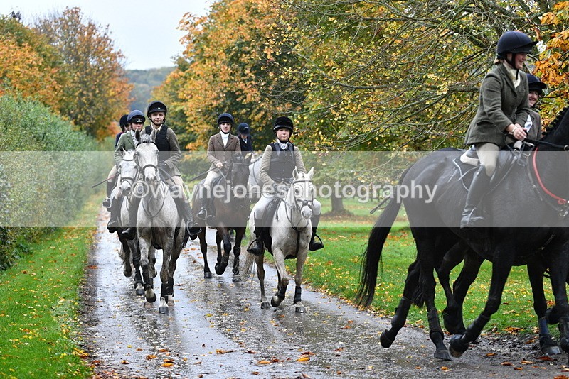 WJ5_6360 - B&B walk back for Hunt Tea !