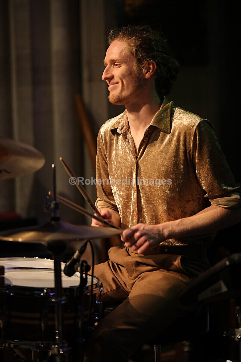 FOLK N BLUES-437 - FOLK and BLUES SEPT 2022