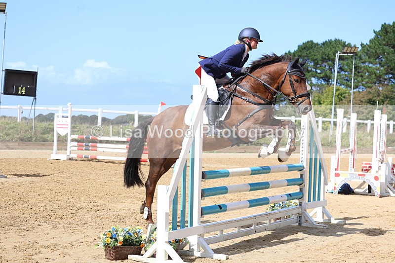 3E7A9320 - Class 9: Senior British Novice/90cm open