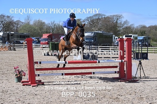 BPP_0035 - CLASS 19 SUN Senior British Novice/ 90cm Open