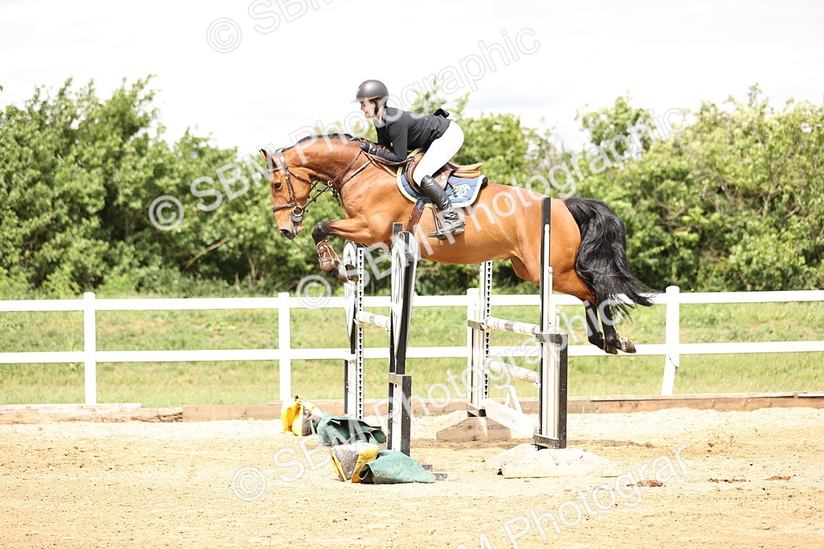 SBM_003242 - Class 11 - Senior Newcomers - 1.10m