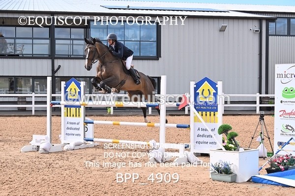 BPP_4909 - CLASS 7 THURS Redpost Equestrian Senior Foxhunter/1.20m Open