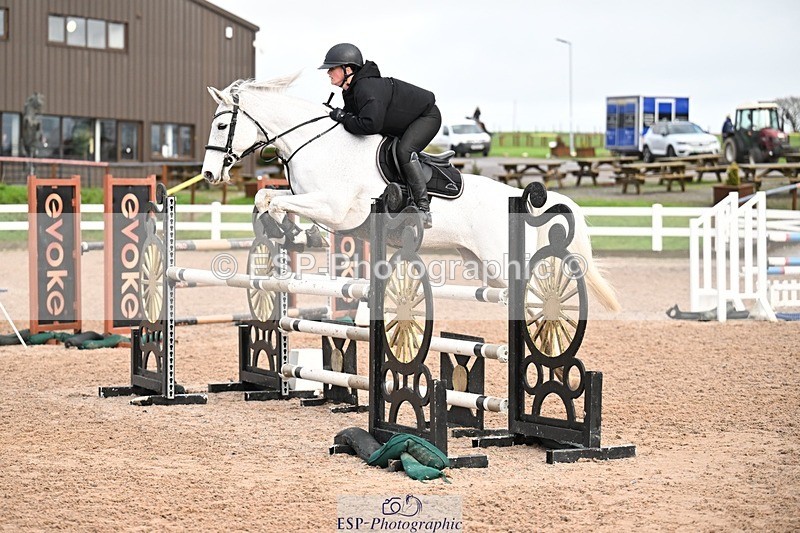 251206-124319-01027 - Cls 12 Snr Newcomers and 1.10m