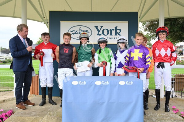 yr04092022p2-75 - 12.50pm. 148cm Open Pony Race