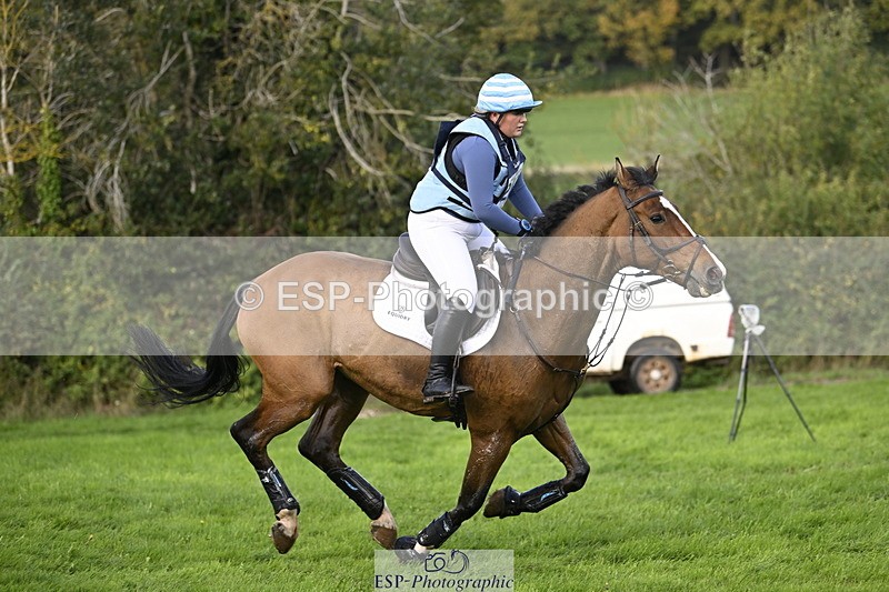 251024A-153319-15038 - C-240-Issy.Hollidge