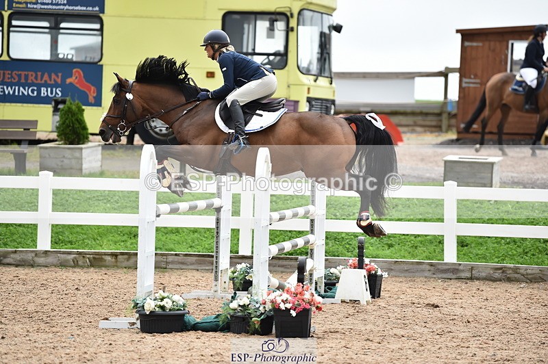 231013A-130858-01720 - Cls 3 1.05m Amateur Quali