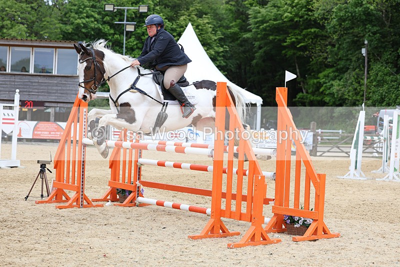 3E7A9371 - Class 8: Senior Newcomers/1.10m open