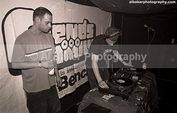 01 aim mark-rae - Friends-&-Family @ the-roadhouse 16.12.00