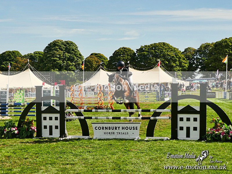 BECorn 140924 712a - Equestrian