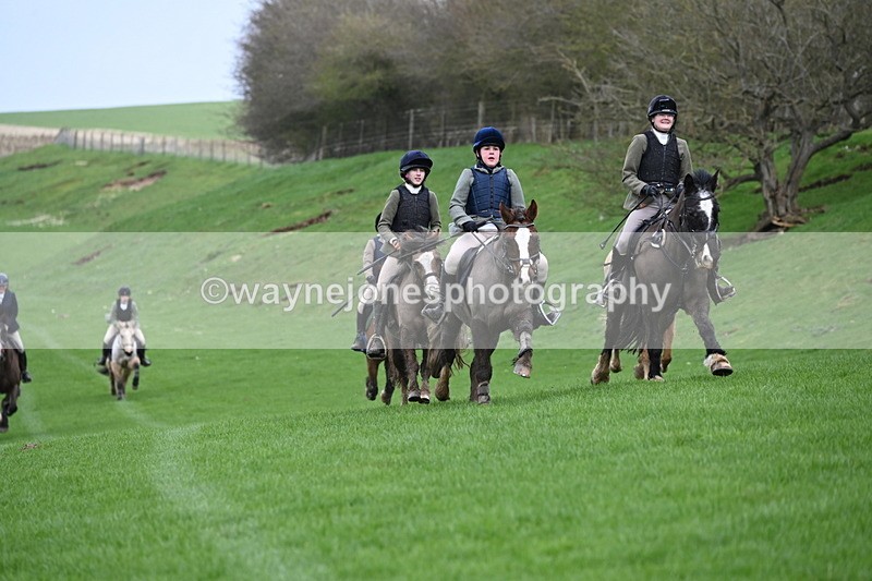 WJ6_9330 - Line Three