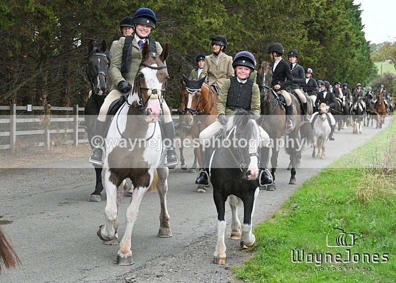 WJ7_1274 - Berks & Bucks Hound Exercise Blewbury 13-09-26