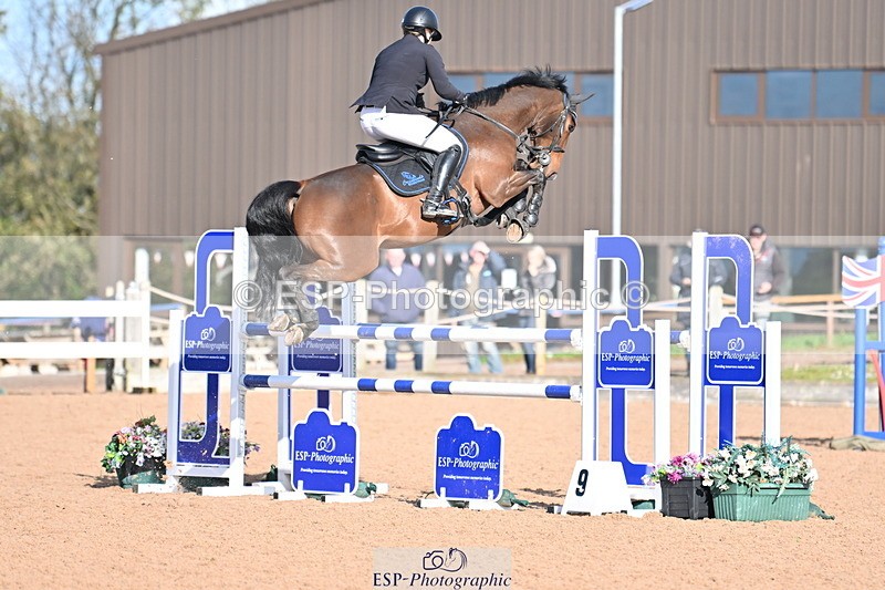 231014A-103100-04122 - Cls 18 Newcomers & 1.10m Open